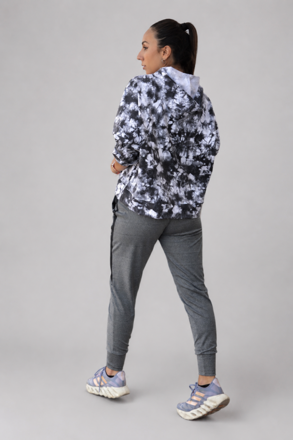 Buzo Batik Negro y Blanco JAHNISI BAIRES vista 5