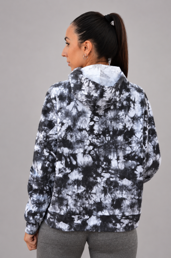 Buzo Batik Negro y Blanco JAHNISI BAIRES vista 3