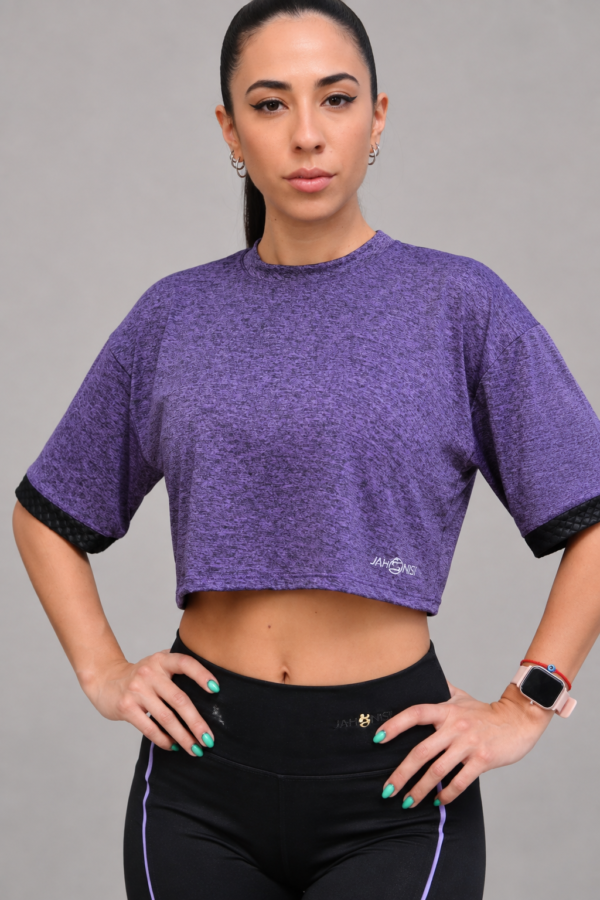 Remera Crop Violeta JAHNISI BAIRES vista 2
